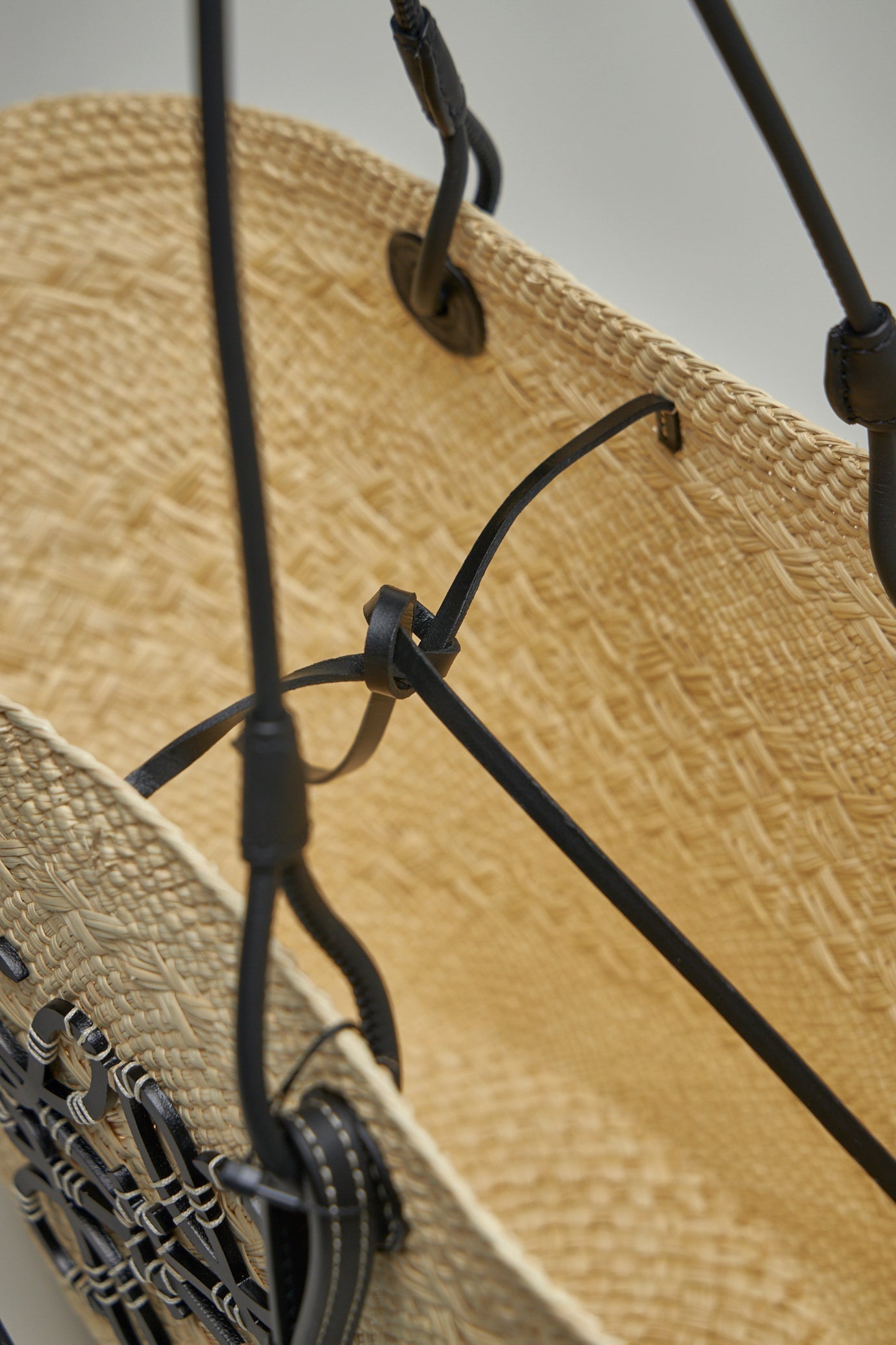 LOLA | Anagrammandenmandtas