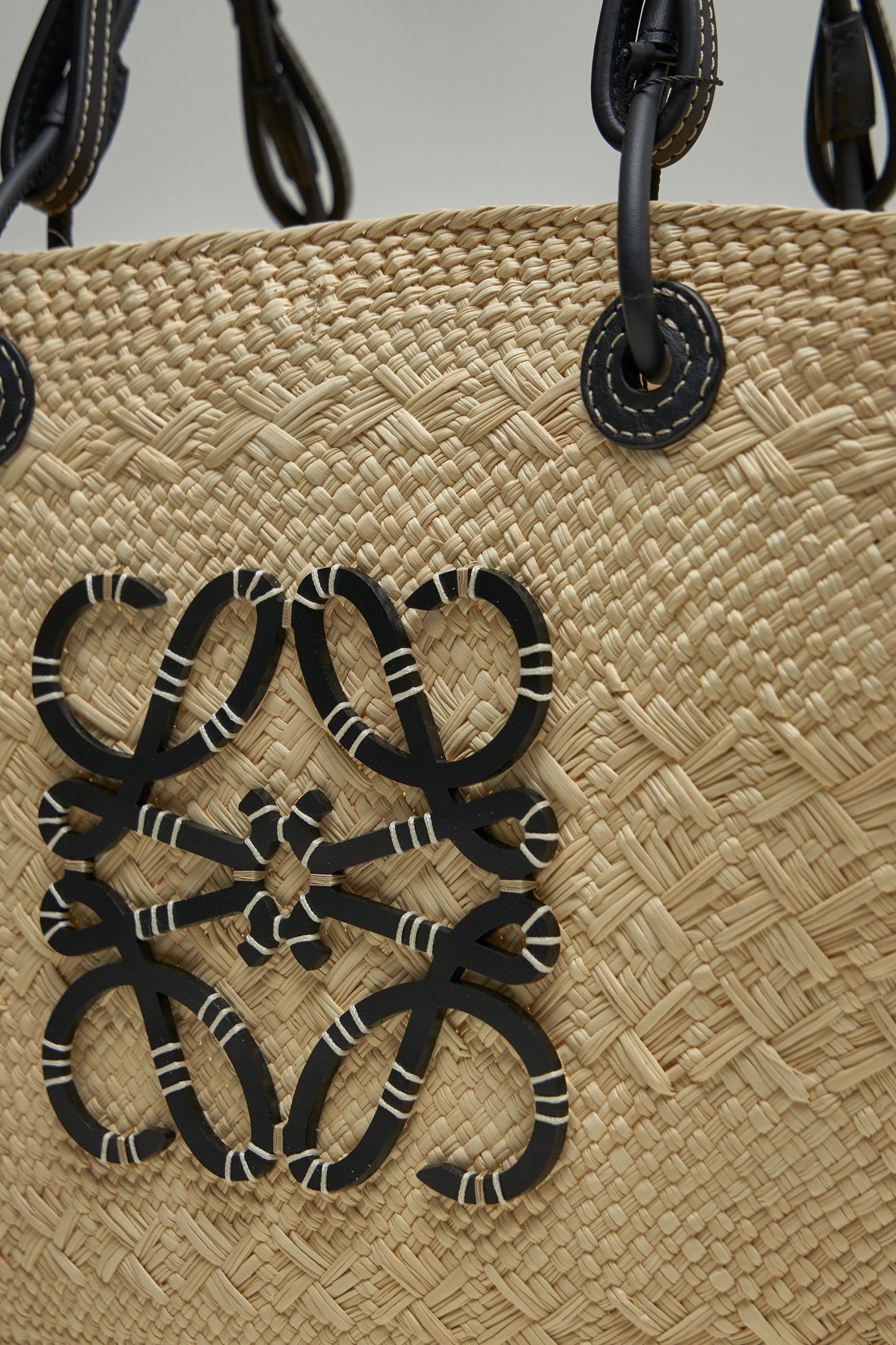 LOLA | Anagrammandenmandtas