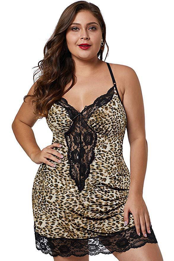 DIANA – Plus size Sexy Nachtjapon met Kant & V-hals