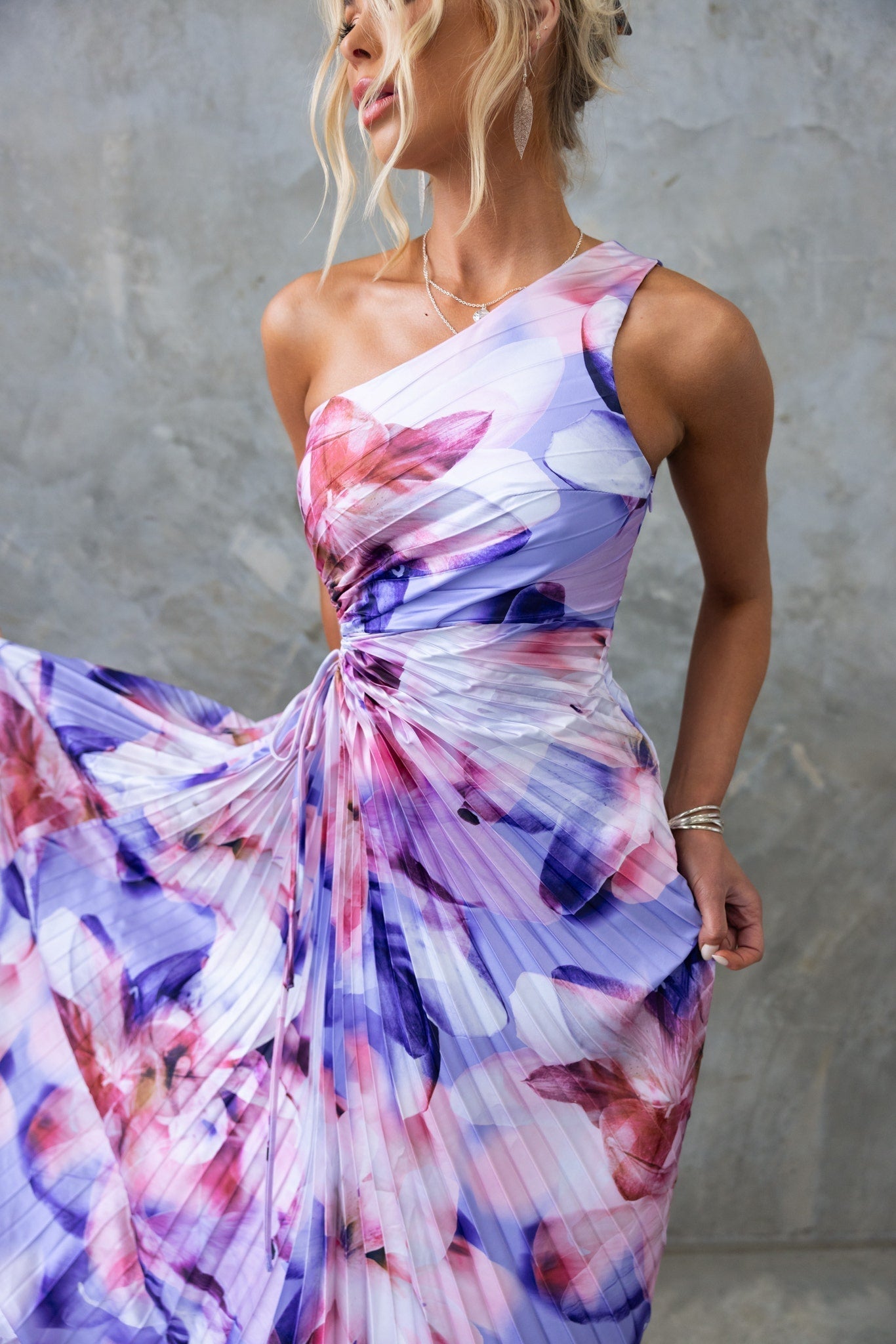 ELLA | One-Shoulder Geplooide Midi Jurk