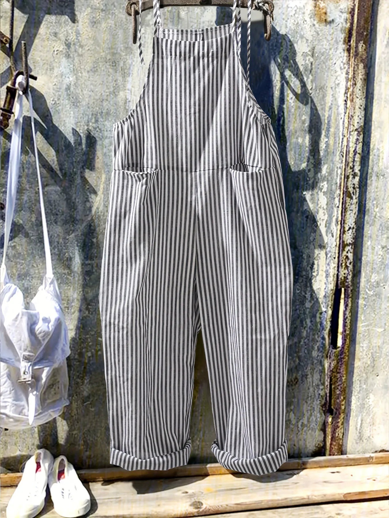 VIVIANA | Gestreepte Elegante Jumpsuit met V-hals