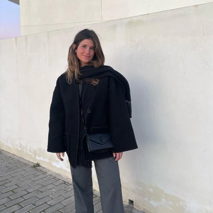 EMILIA – Elegante herfstjas met sjaal